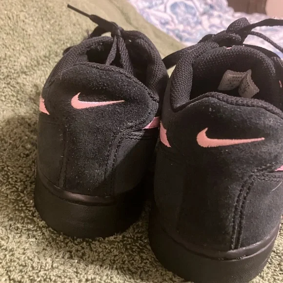 NIKE AIR low top leather black and pink women’s shoes size 9 - Picture 2 of 11